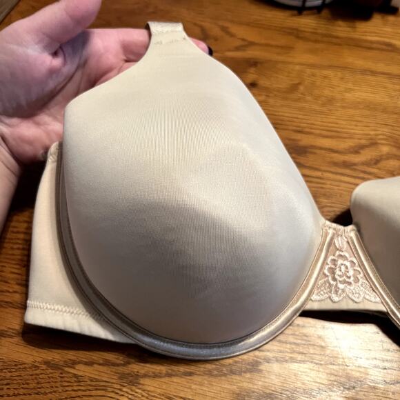 Vanity Fair Beauty Back Smoothing Full-Figure Bra Women's Size 42D Light Beige - Picture 2 of 7